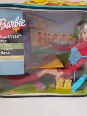 Barbie College Style doll (Mattel) 2001
