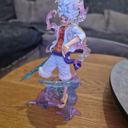 Monkey D. Luffy figure like new
