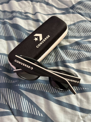 Слънчеви очила Converse в черно и бяло