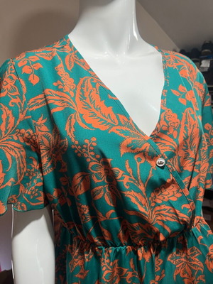 Shein dress size L like new, colorful, elastic under bust