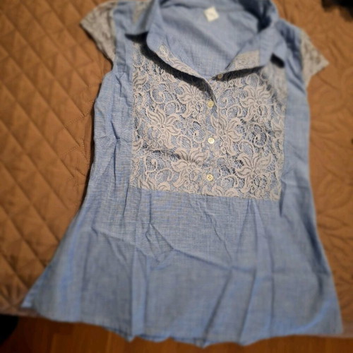 Blue short-sleeve shirt with lace details like new