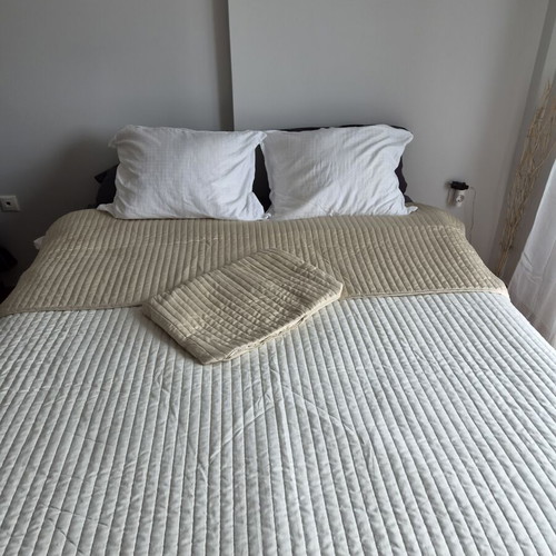 Double-sided bed cover 1.90×2.90 m with decorative pillowcase like new