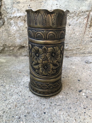 Carved Calyx Like New 76mm Shell