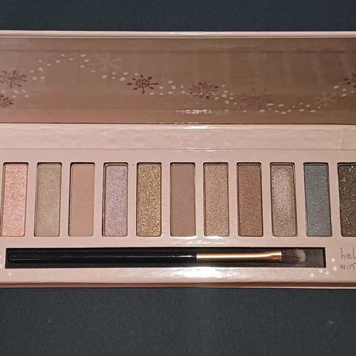 Essence eyeshadow palette used