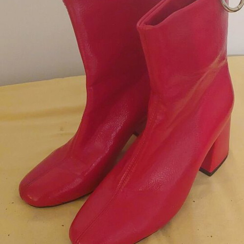 Red ankle boots like new, size 39, striking design