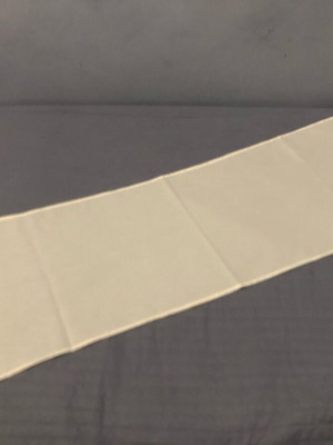 Table runner cream with pointed ends like new