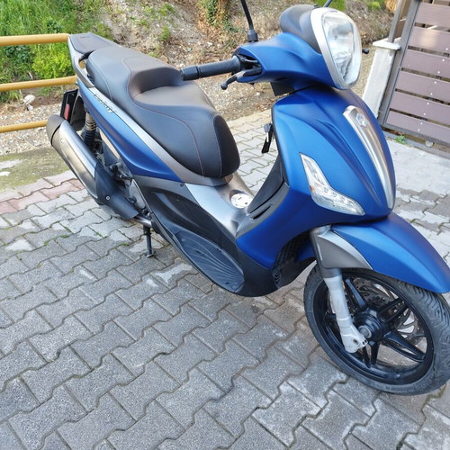 Piaggio Beverly 350 SportTouring scooter used, 2016, 19200 km, blue