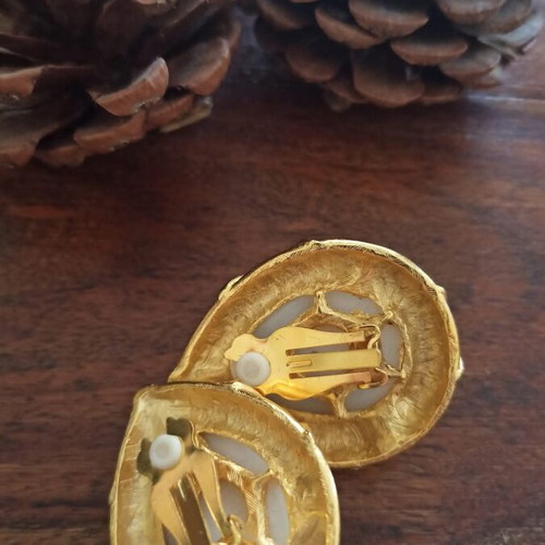 Vintage clip-on earrings with faux pearls and gold tone, like new