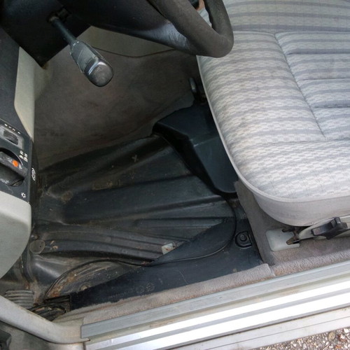 Mercedes 1990 M 124 E1 car like new, gasoline, 4-speed manual