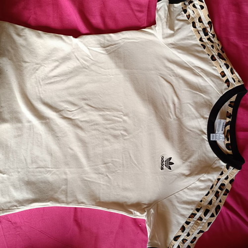 Adidas women's t-shirt like new, size M