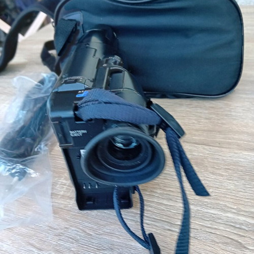 Panasonic VHS-C MVIE Camera NV-R10 video camera like new