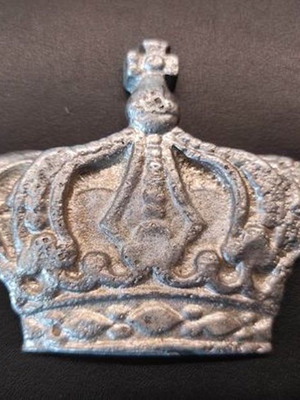 Royal crown used made of cast aluminum