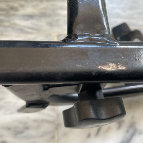 Delivery rack used with tilt mechanism and free anti-theft locks