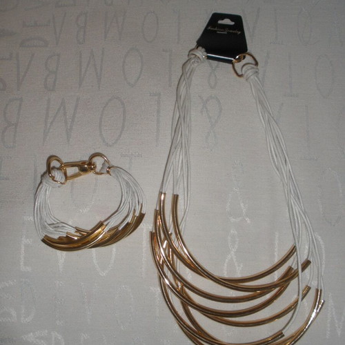 Women's jewelry set with gold-tone metal elements, boho-minimalist style
