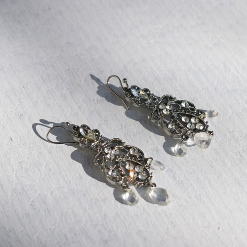 Chandelier earrings with crystals and rhinestones vintage style like new