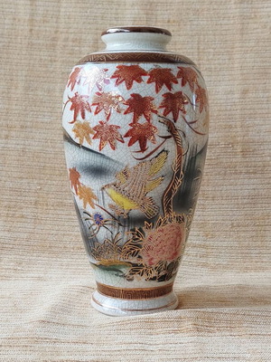 Satsuma Vase Japan authentic, like new, hand-painted