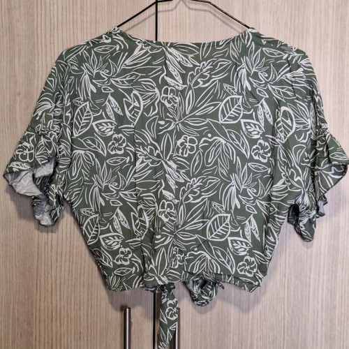Cropped shirt new, one size, white and green, 100% viscose
