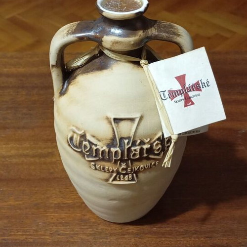 Collector's wine Sauvignon 2006 in ceramic bottle