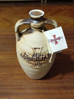 Collector's wine Sauvignon 2006 in ceramic bottle