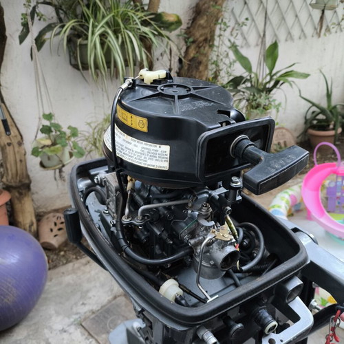Suzuki 6 HP two-stroke outboard motor like new with inflatable boat