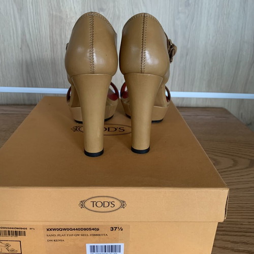 Tod's leather sandals new with red interior details