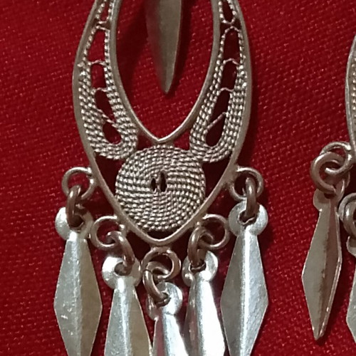 Silver filigree dangling earrings like new