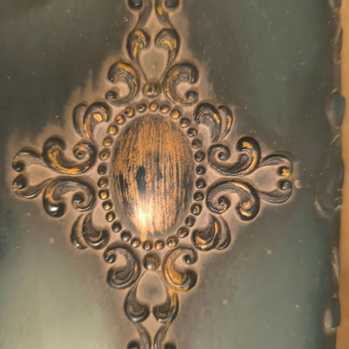 Vintage Bozoutiera with carved metal design like new