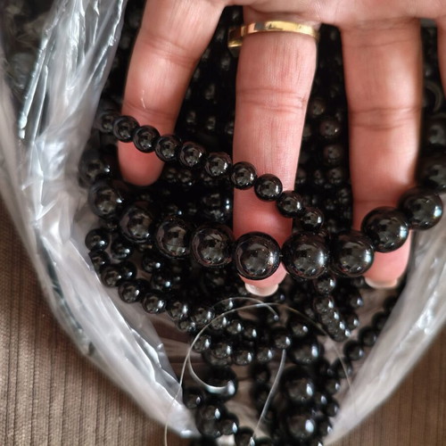 Jewelry Making Materials Set like new, beads and charms