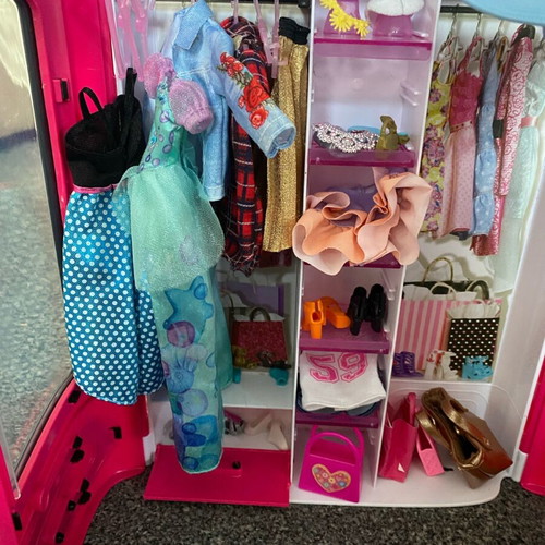 Barbie closet wardrobe with clothes and accessories like new