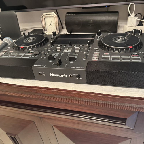 Numark Mixstream Pro+ DJ Controller like new