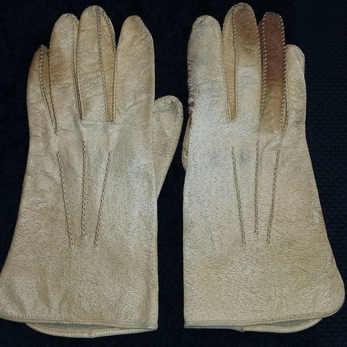 Women's gloves used leather, wool, and fabric sizes 7 1/2 and 8