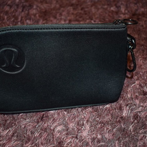 Lululemon bag wallet black used neoprene with zipper and carabiner