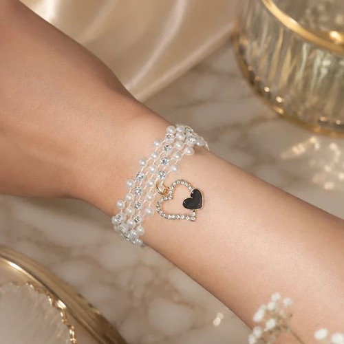Bracelet with pearls and heart-shaped pendant with black enamel, new