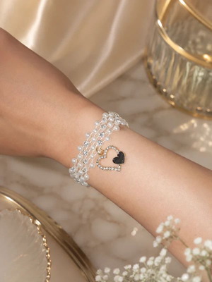 Bracelet with pearls and heart-shaped pendant with black enamel, new