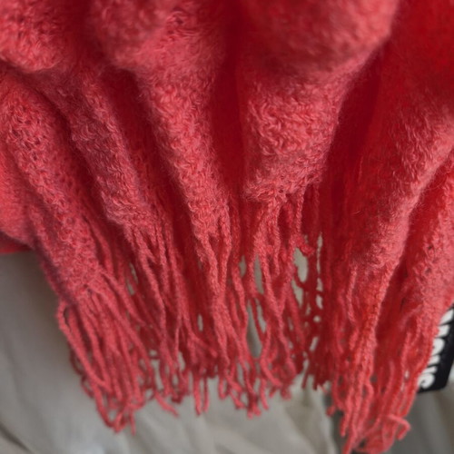 Long fuchsia Club Famous scarf brand new with tag, ruffles