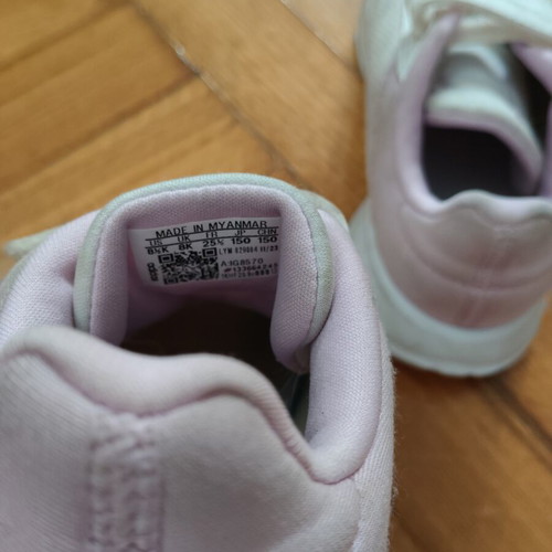 Adidas running shoes for girls size 25.5