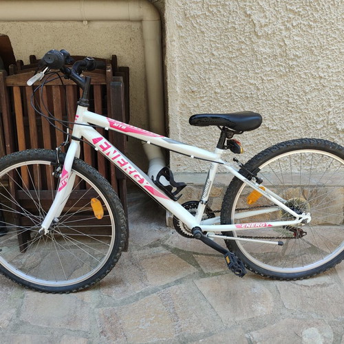 Energy mountain bike for girls, like new, Shimano gears, V-brake