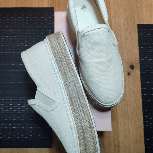 H&M platform shoes size 39 beige like new