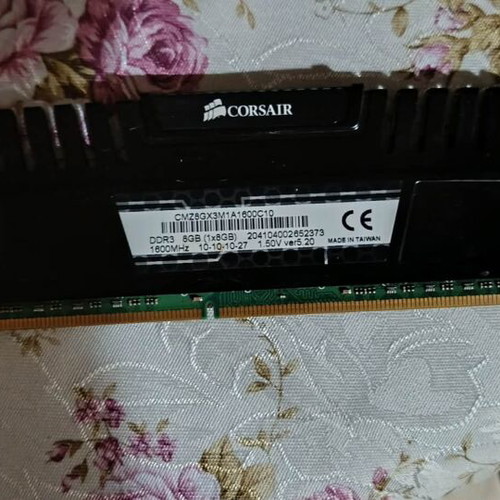 GTX 1050 2GB graphics card with 8GB Corsair Vengeance DDR3 RAM