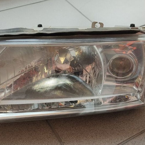 Octavia headlight used, left with broken base