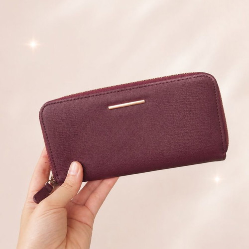 Bershka burgundy wallet used, 2 card slots and zip coin pocket