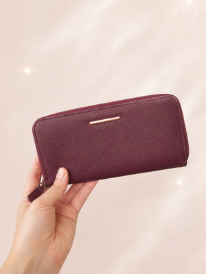 Bershka burgundy wallet used, 2 card slots and zip coin pocket