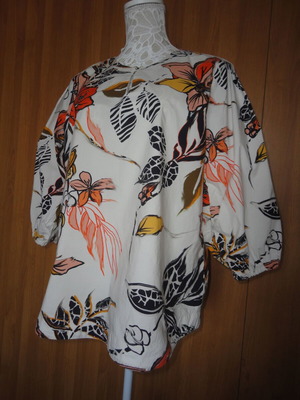 Marccain women's blouse size M like new, cotton with colorful print