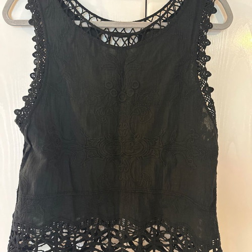 Black sleeveless top size M with beautiful reversible details