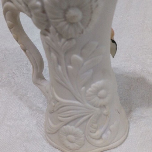 Small ceramic vase like new with embossed flower