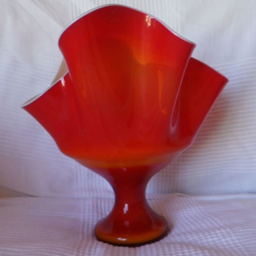 Vase in handkerchief shape like new