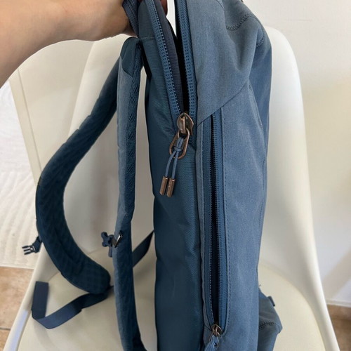 Thule backpack for 15.6'' laptop like new, blue