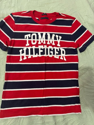 Tommy Hilfiger boys' t-shirt size 12-13 new, black and red
