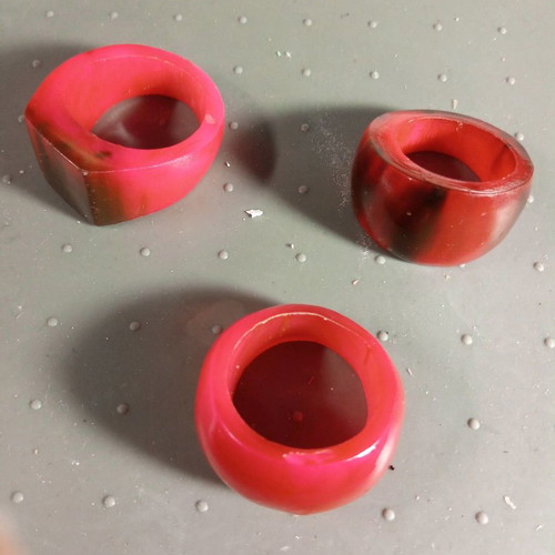Three fuchsia celluloid rings like new, sizes 8.5, 8.75 and 7.5