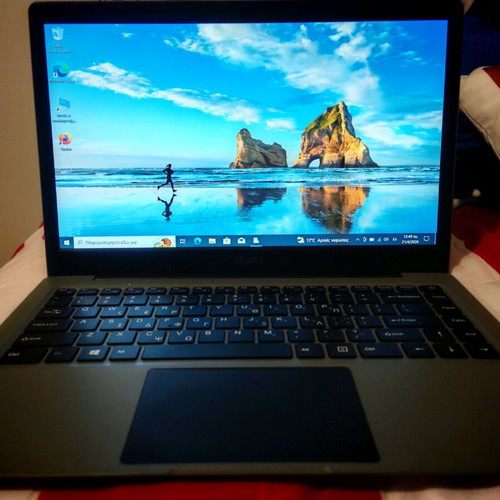 Quest Slimbook Plus 14.1" FHD laptop used with mouse and bag